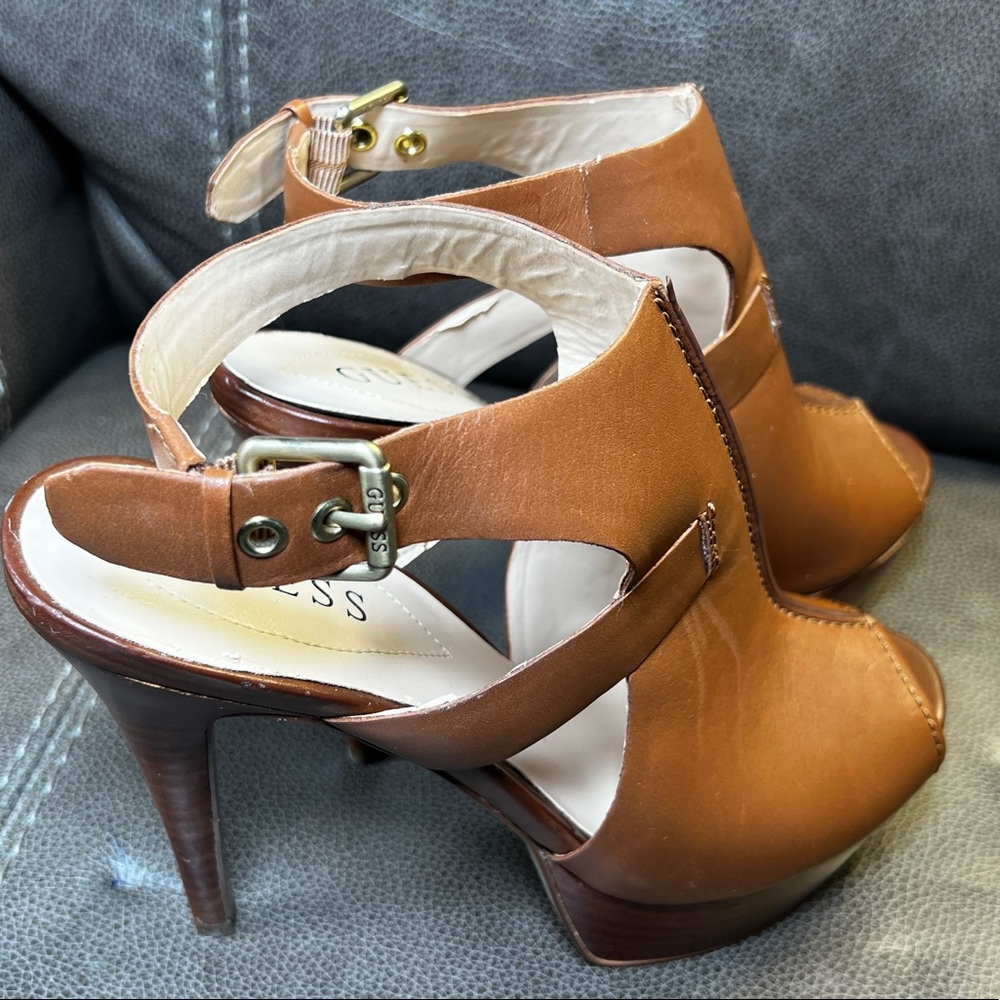 Women’s Brown Guess Pointy toe pumps shoes size 8m